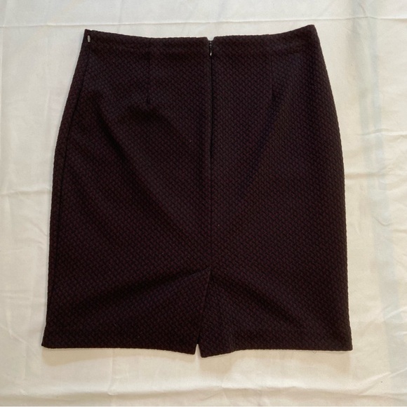 Banana Republic Black Knee-Length Pencil Skirt - Picture 4 of 8